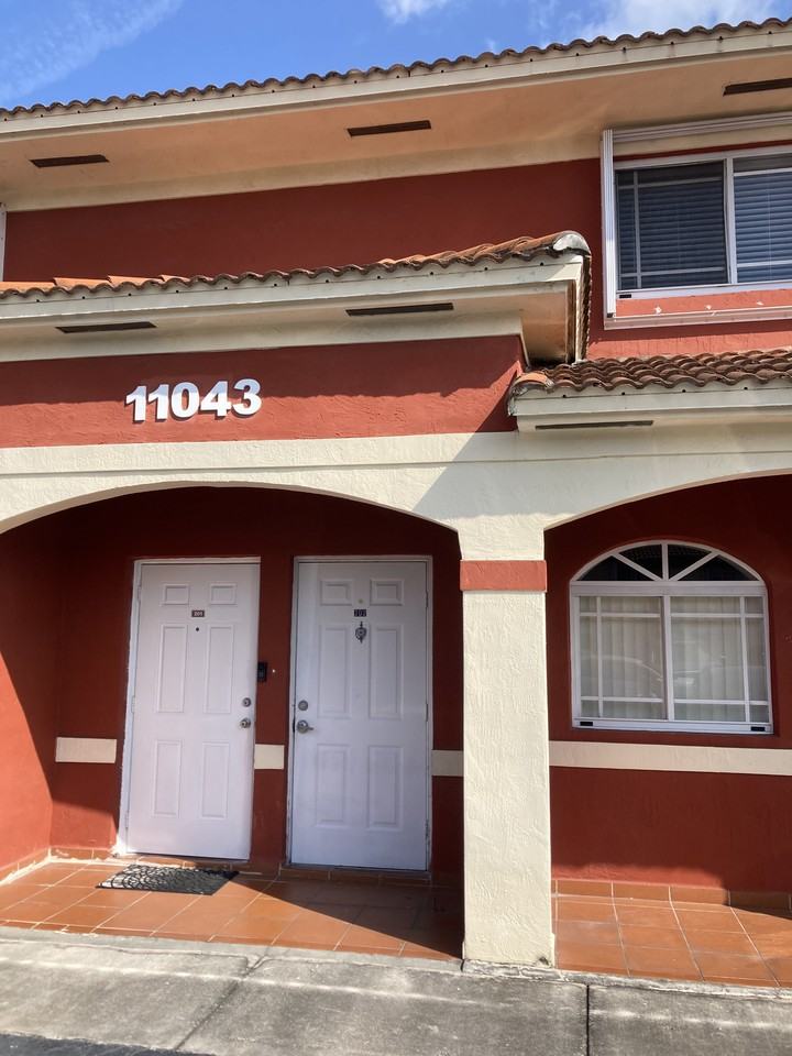 11043 W Okeechobee Rd #202
