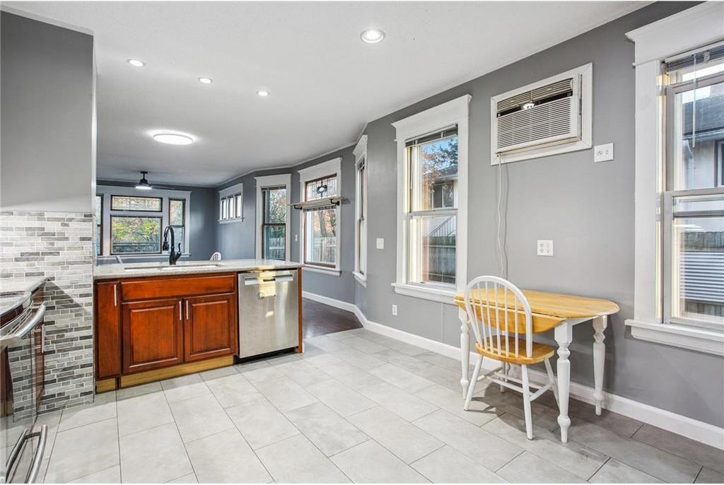 401 Fairview Ave N #1 - Photo 2 of 12