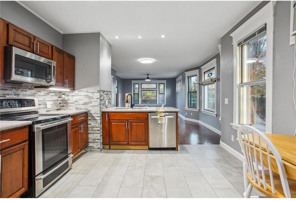 401 Fairview Ave N #1 - Photo 5 of 12