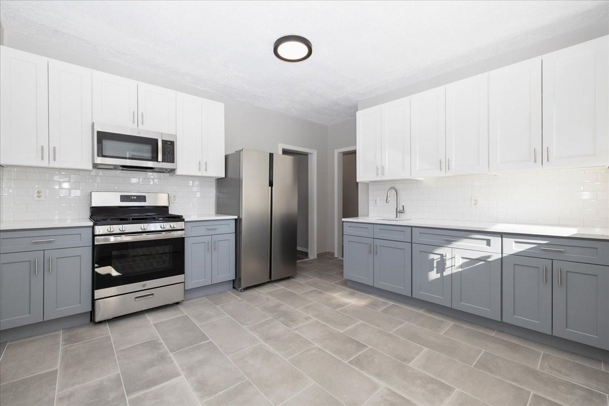 49 Cowles St #C - Photo 3 of 14