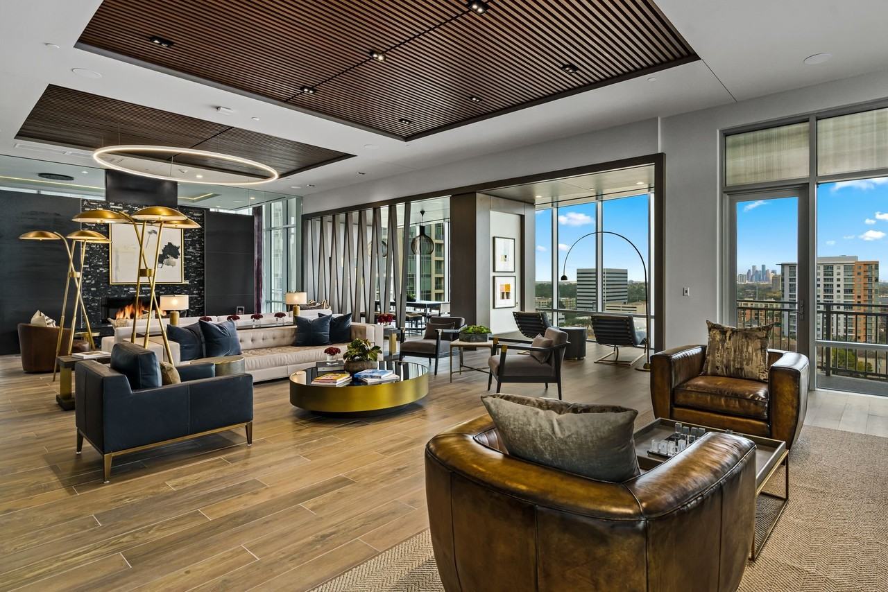 Crimson - Photo 2 of 25