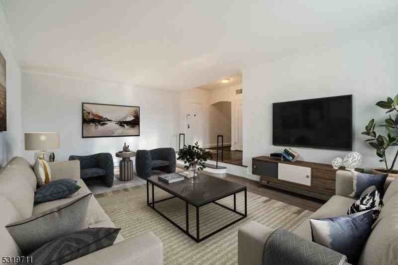 10 North Ridgewood Road #105