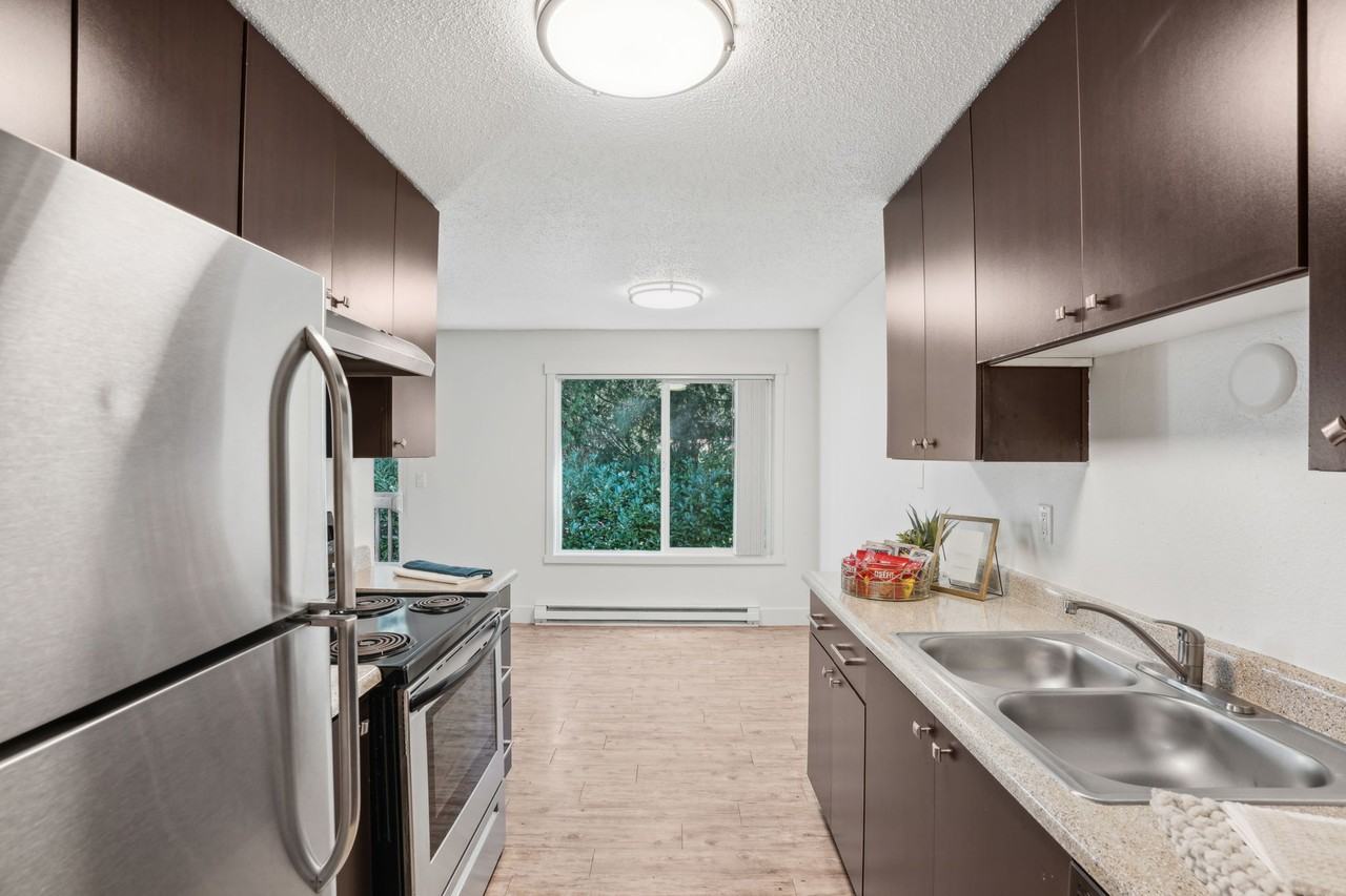 Beverly Grove Apartments - Photo 5 of 35