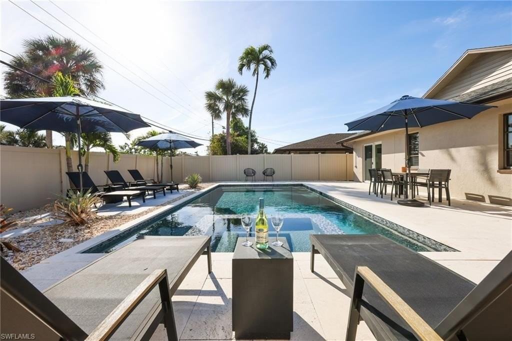 648 96th Ave N - Photo 3 of 37