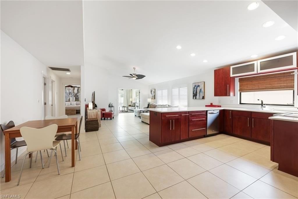 648 96th Ave N - Photo 4 of 37