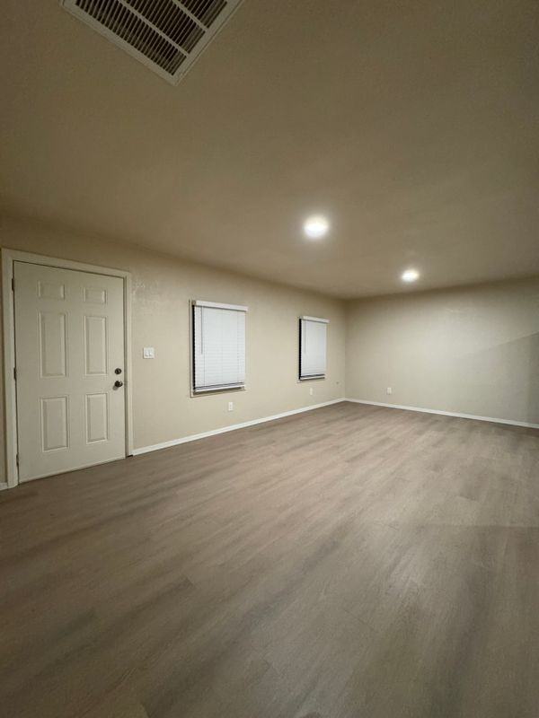 103 W Kelso St - Photo 3 of 7