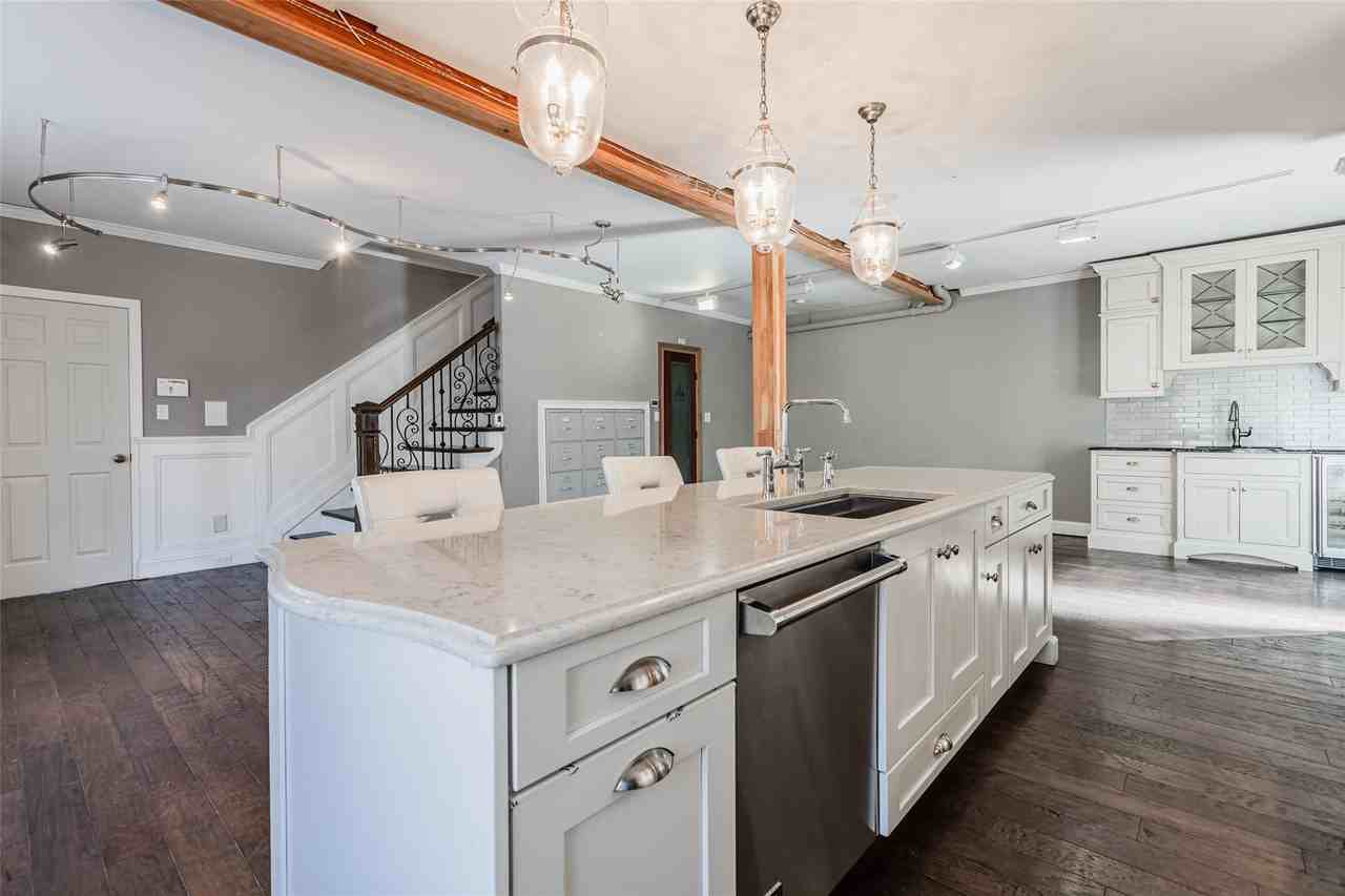 608 E Jericho Tpke - Photo 3 of 17