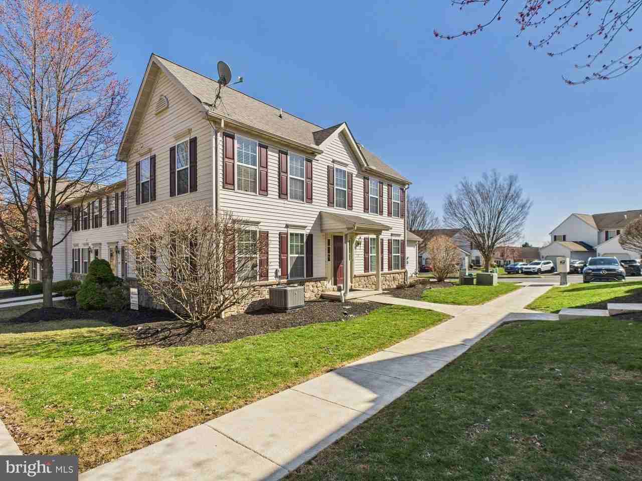 720 E Newport Rd - Photo 2 of 20