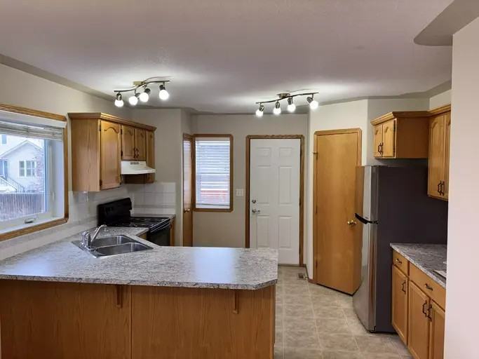 83 Doherty Close - Photo 2 of 8