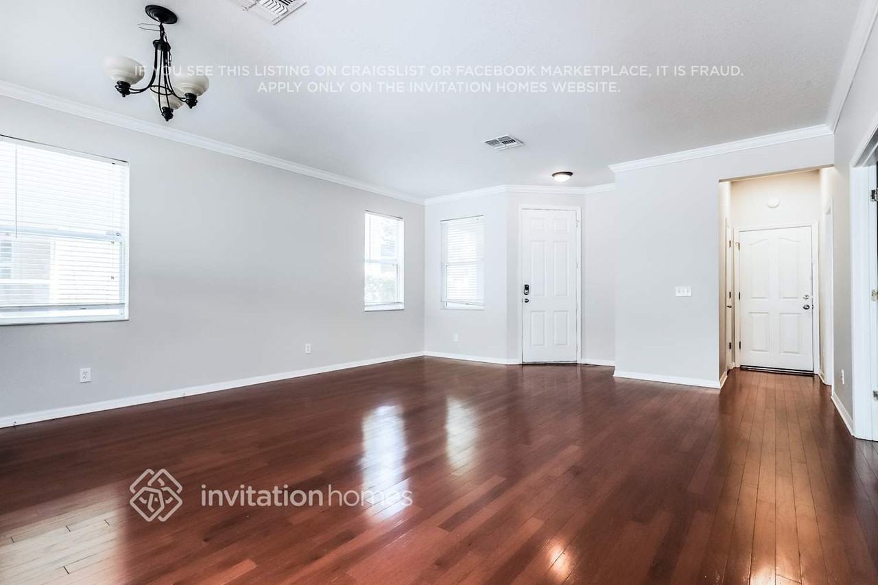 17548 Queensland St - Photo 4 of 18