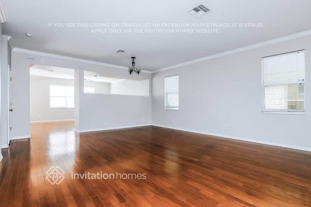 17548 Queensland St - Photo 5 of 18