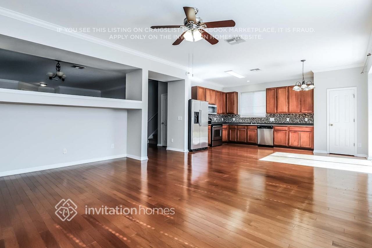 17548 Queensland St - Photo 7 of 18