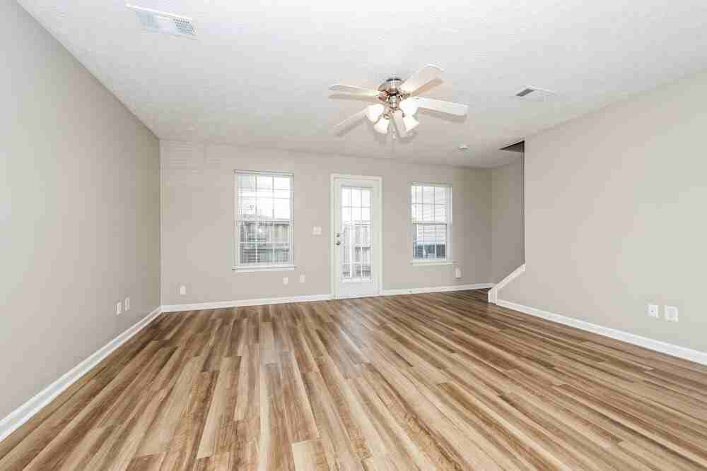 4060 George Buchanan Dr - Photo 4 of 17
