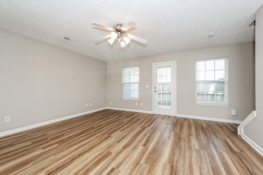 4060 George Buchanan Dr - Photo 5 of 17