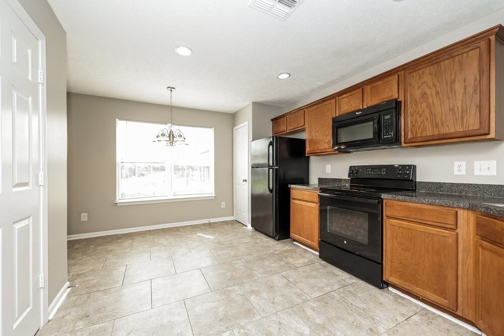 4060 George Buchanan Dr - Photo 7 of 17