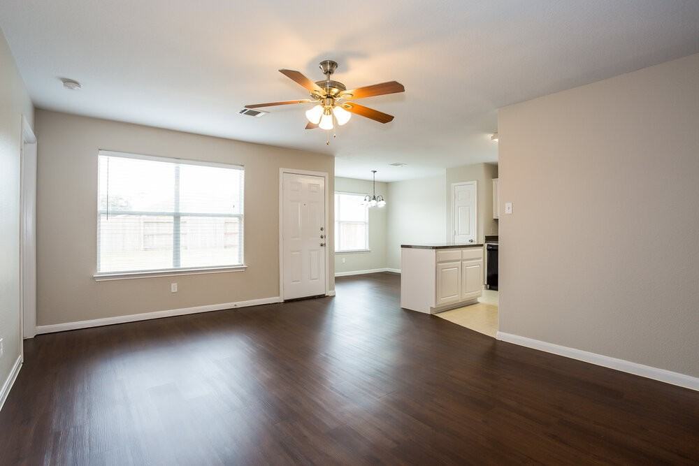 29023 Trinity River Dr - Photo 2 of 16