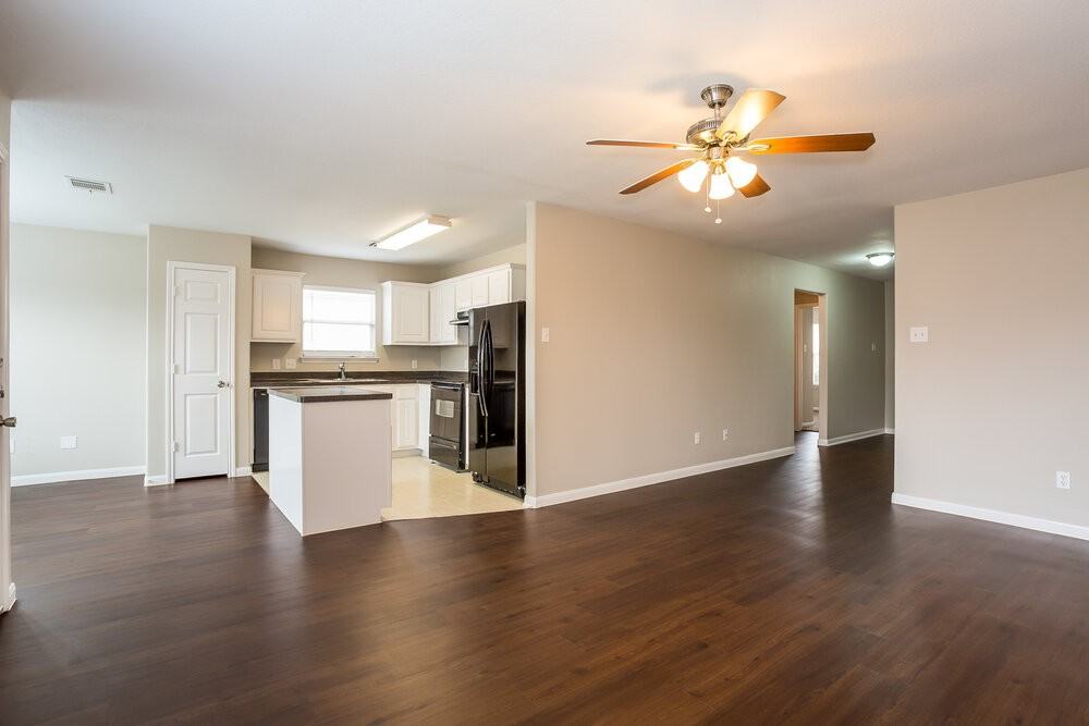 29023 Trinity River Dr - Photo 3 of 16