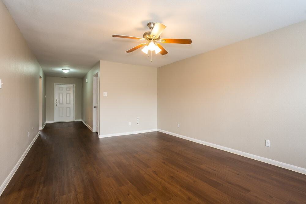 29023 Trinity River Dr - Photo 4 of 16