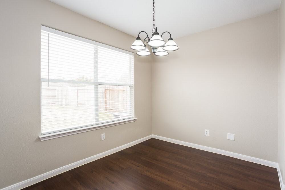 29023 Trinity River Dr - Photo 5 of 16