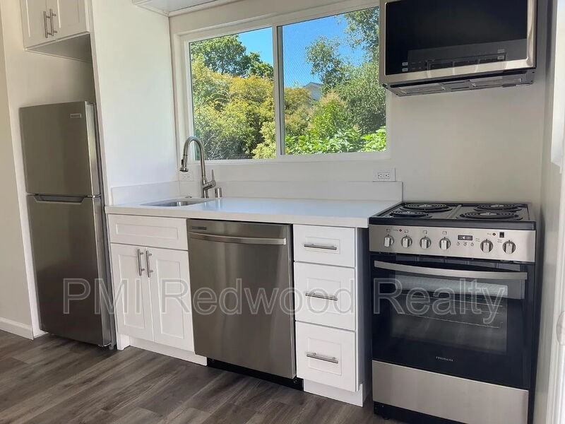 2212 Howard Ave - Photo 2 of 17