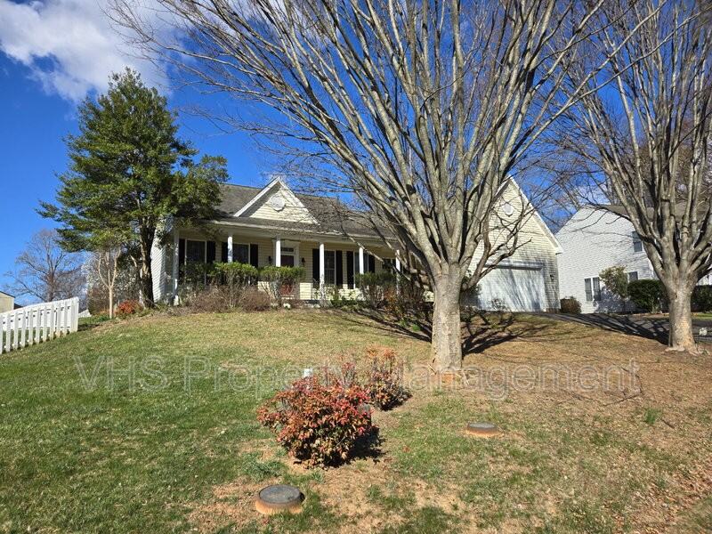 1105 Kearns Ct - Photo 3 of 23