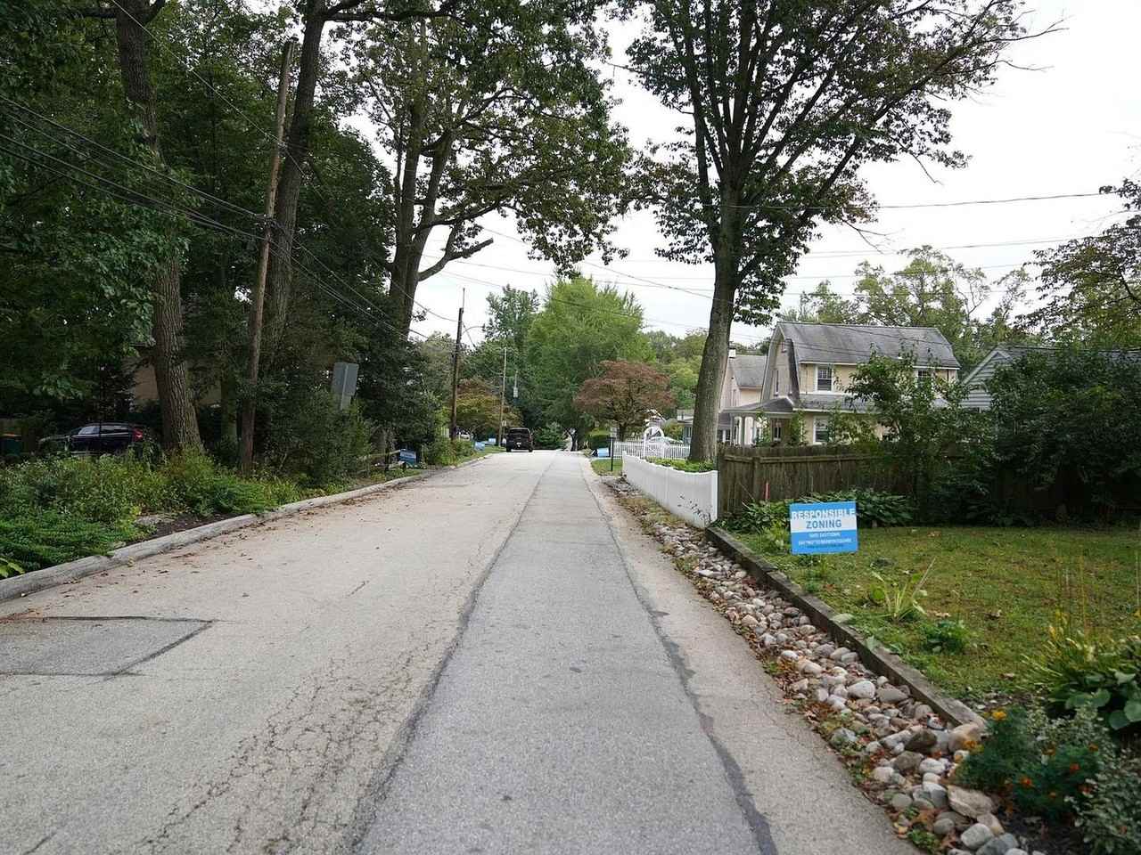 551 Woodside Ave - Photo 2 of 12