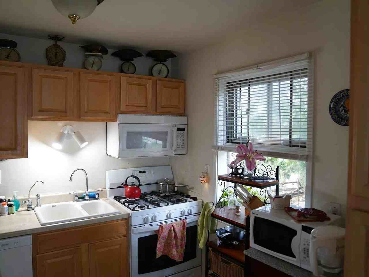 551 Woodside Ave - Photo 3 of 12