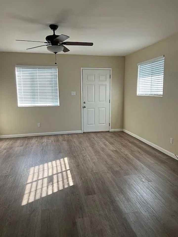 941 S 7th St - Photo 3 of 10