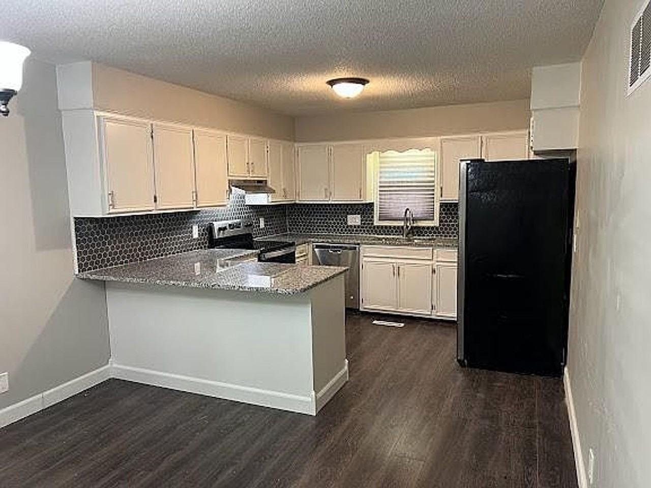 1433 Grandview Dr - Photo 2 of 13