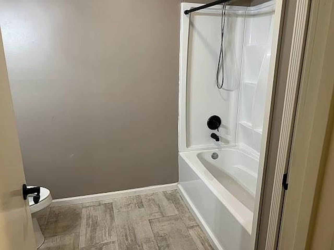 1433 Grandview Dr - Photo 3 of 13