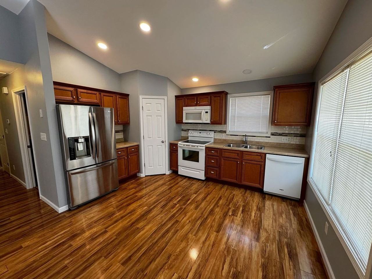 1103 N 11th St - Photo 3 of 23