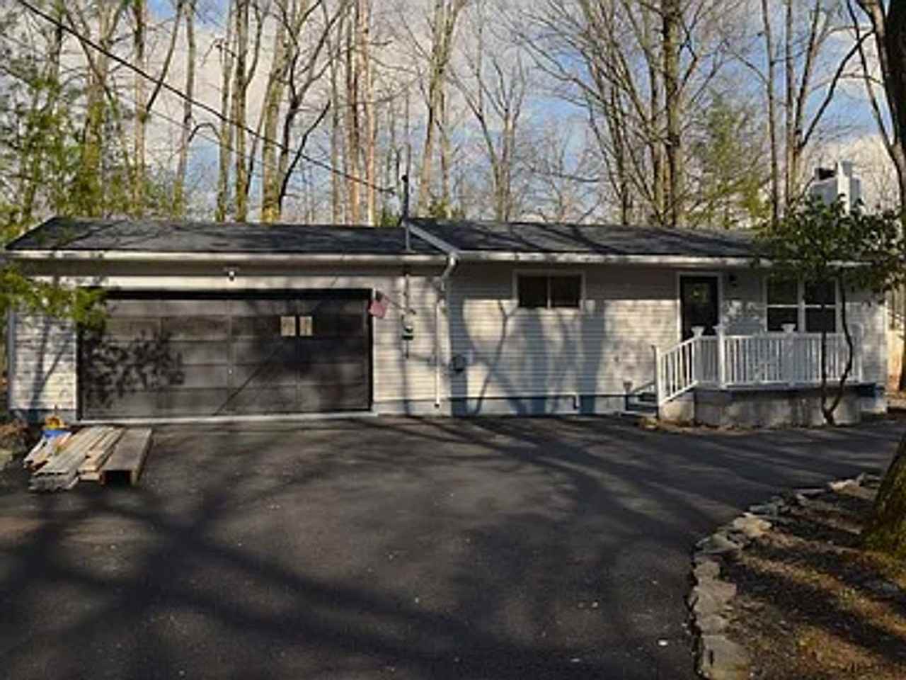 107 Michelle Ln - Photo 2 of 11