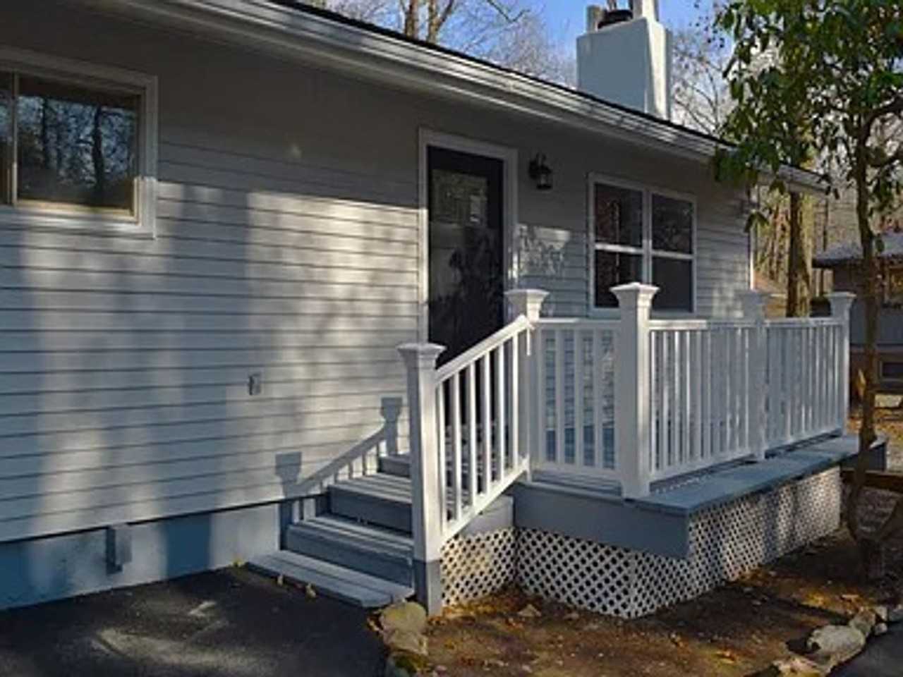 107 Michelle Ln - Photo 3 of 11