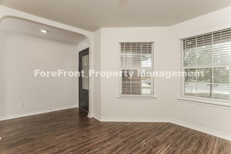 2935 Thackery Grv - Photo 4 of 41