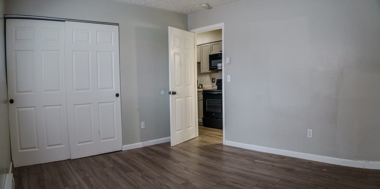 606 South College Avenue - Photo 4 of 6