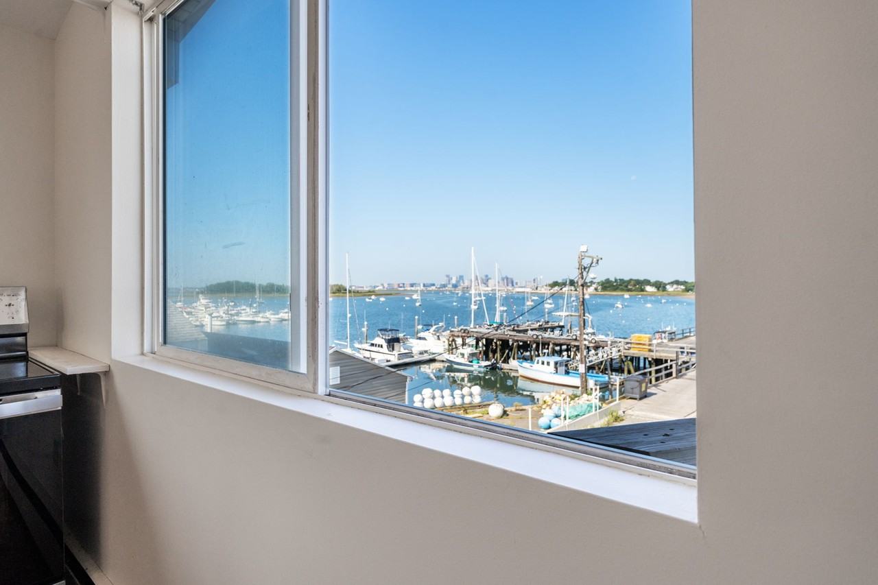 585 Shirley Street - Photo 5 of 14