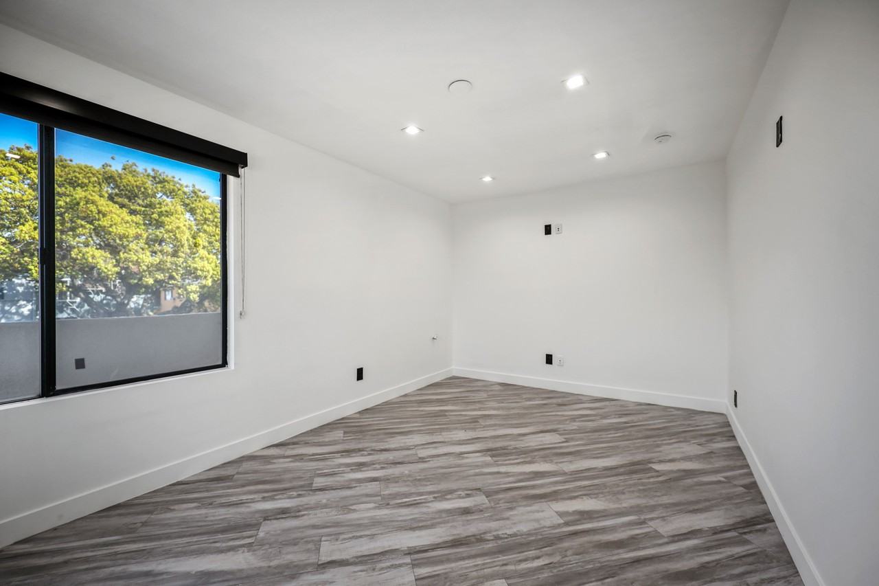 955 North Oxford Avenue #5 - Photo 7 of 29