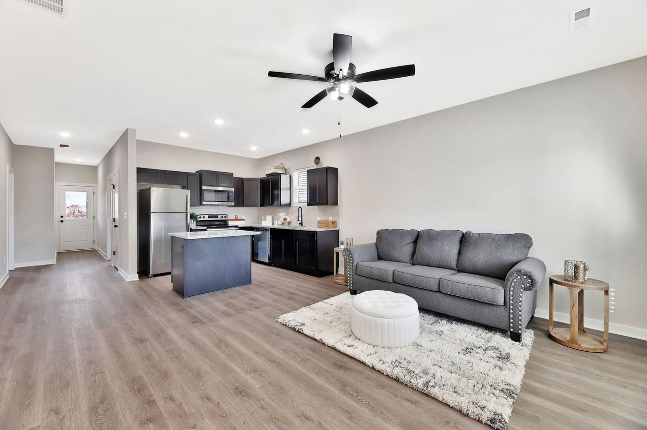 5402 N Gray Dr - Photo 3 of 13