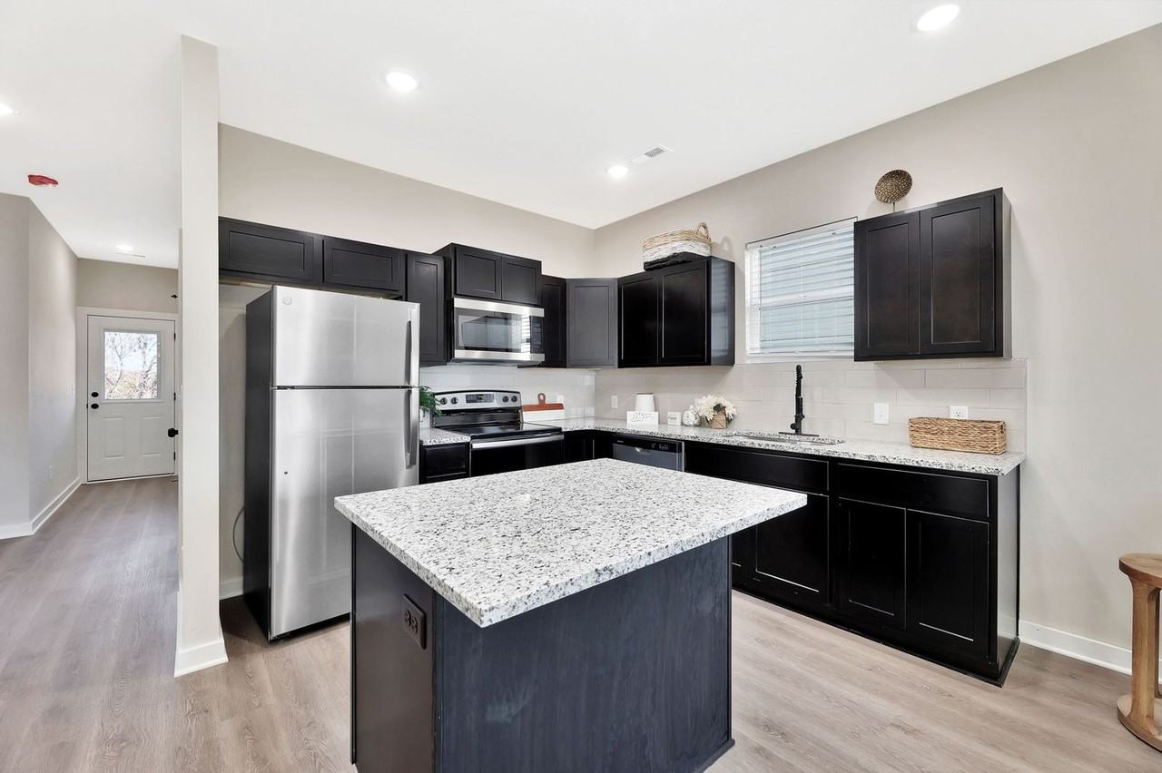 5434 N Gray Dr - Photo 6 of 13