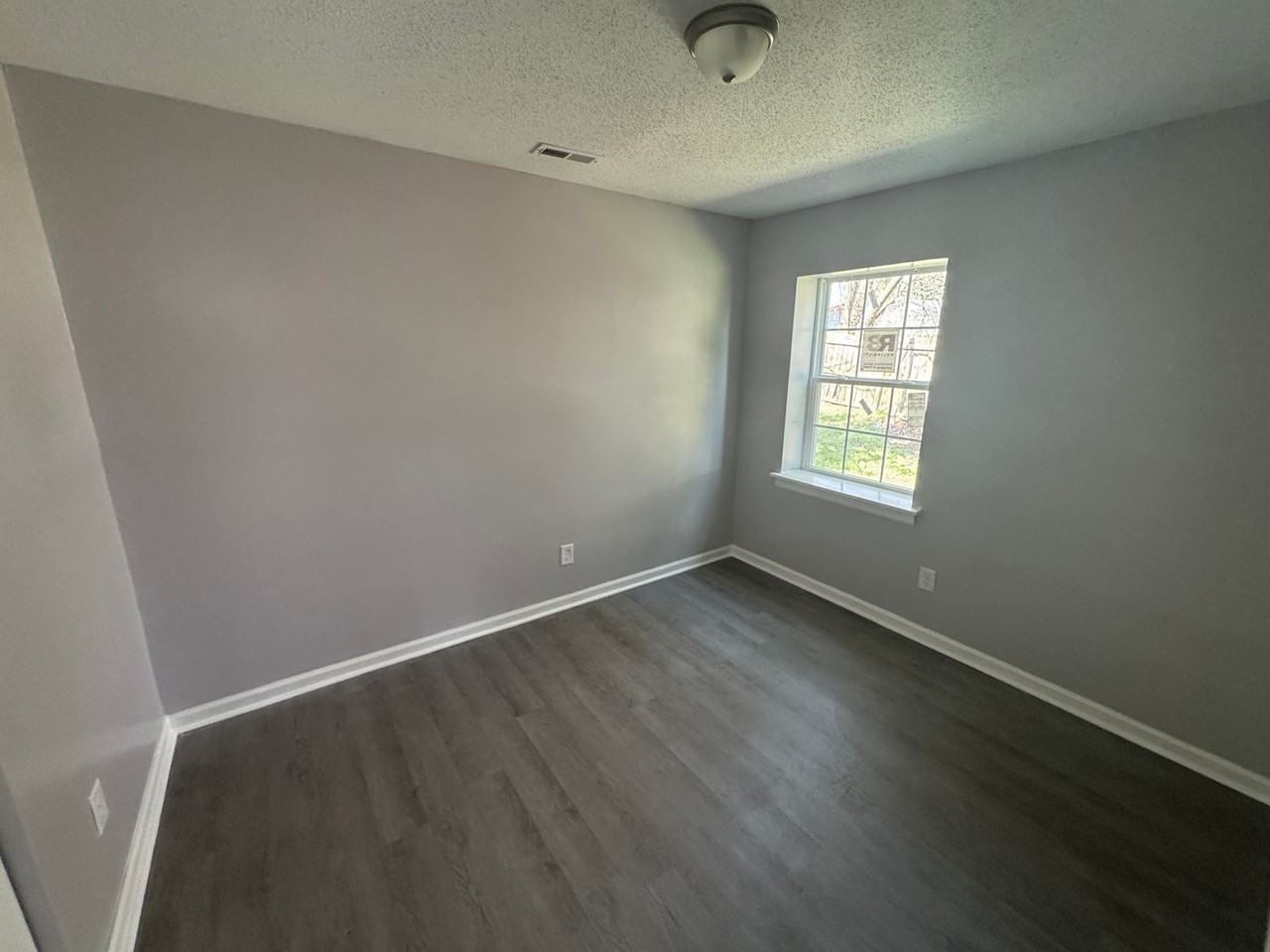 102 Chesterfield St - Photo 3 of 8