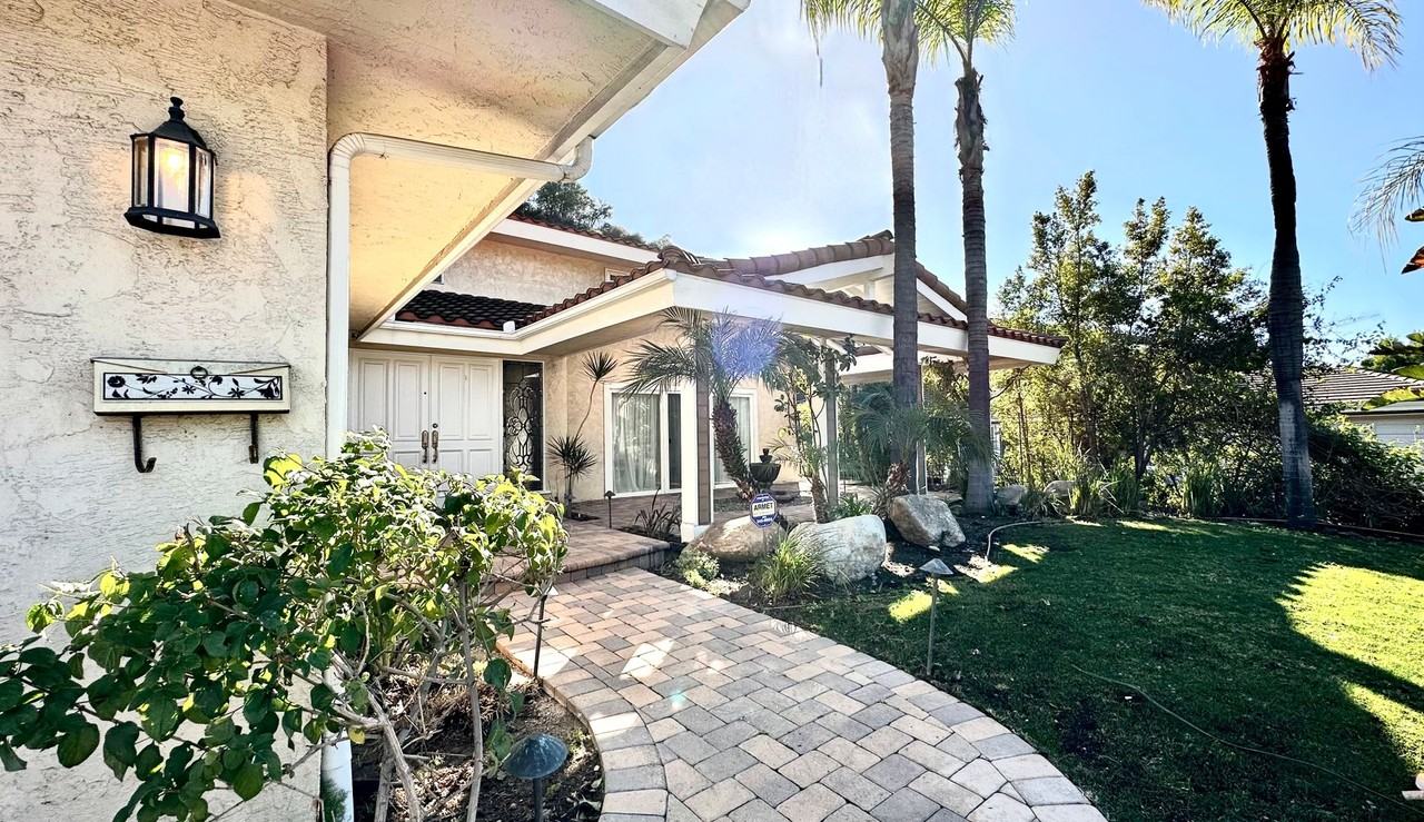 1214 Swarthmore Dr - Photo 2 of 34