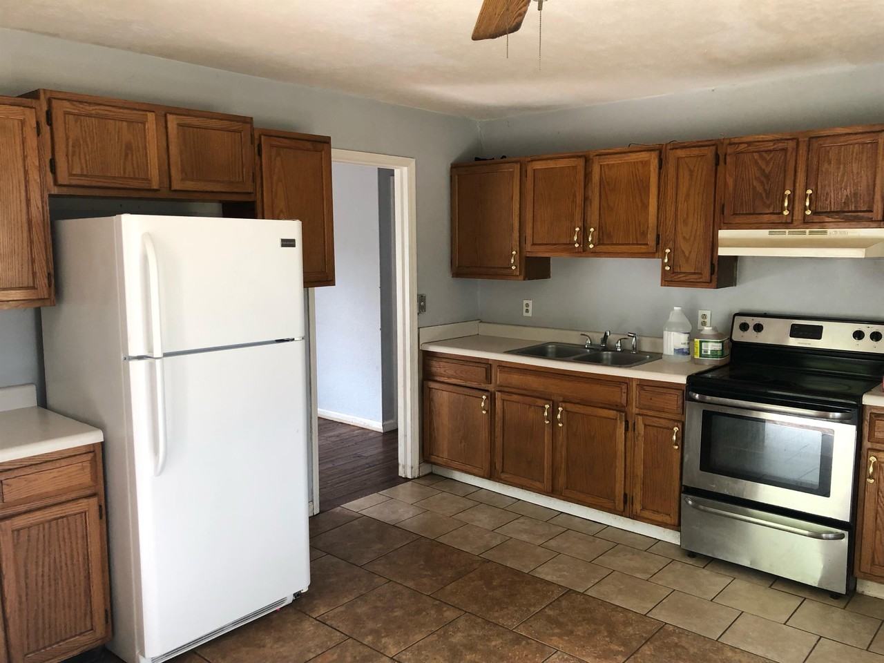 111 Barberry Ln - Photo 2 of 7