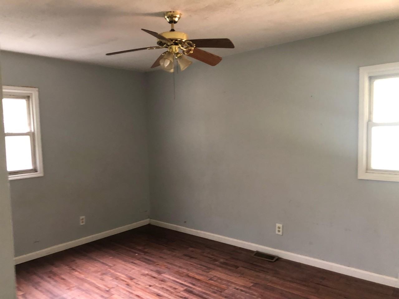 111 Barberry Ln - Photo 3 of 7