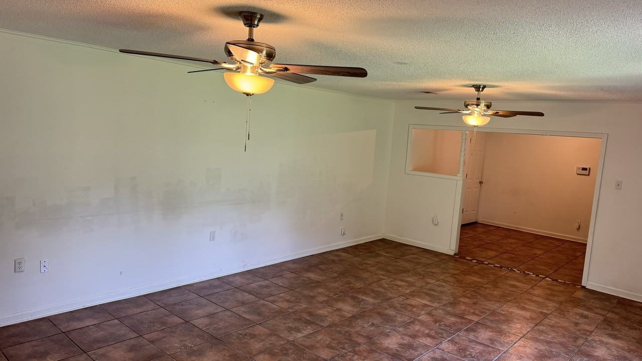 3708 Shane Dr - Photo 2 of 18