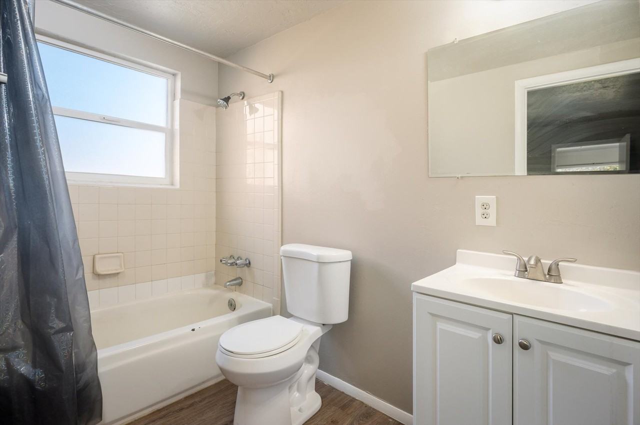 2318 Jefferson Ave #2 - Photo 4 of 13