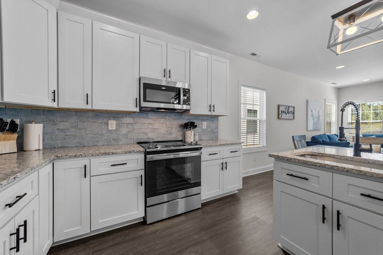 816 Crown Point Drive - Photo 6 of 50