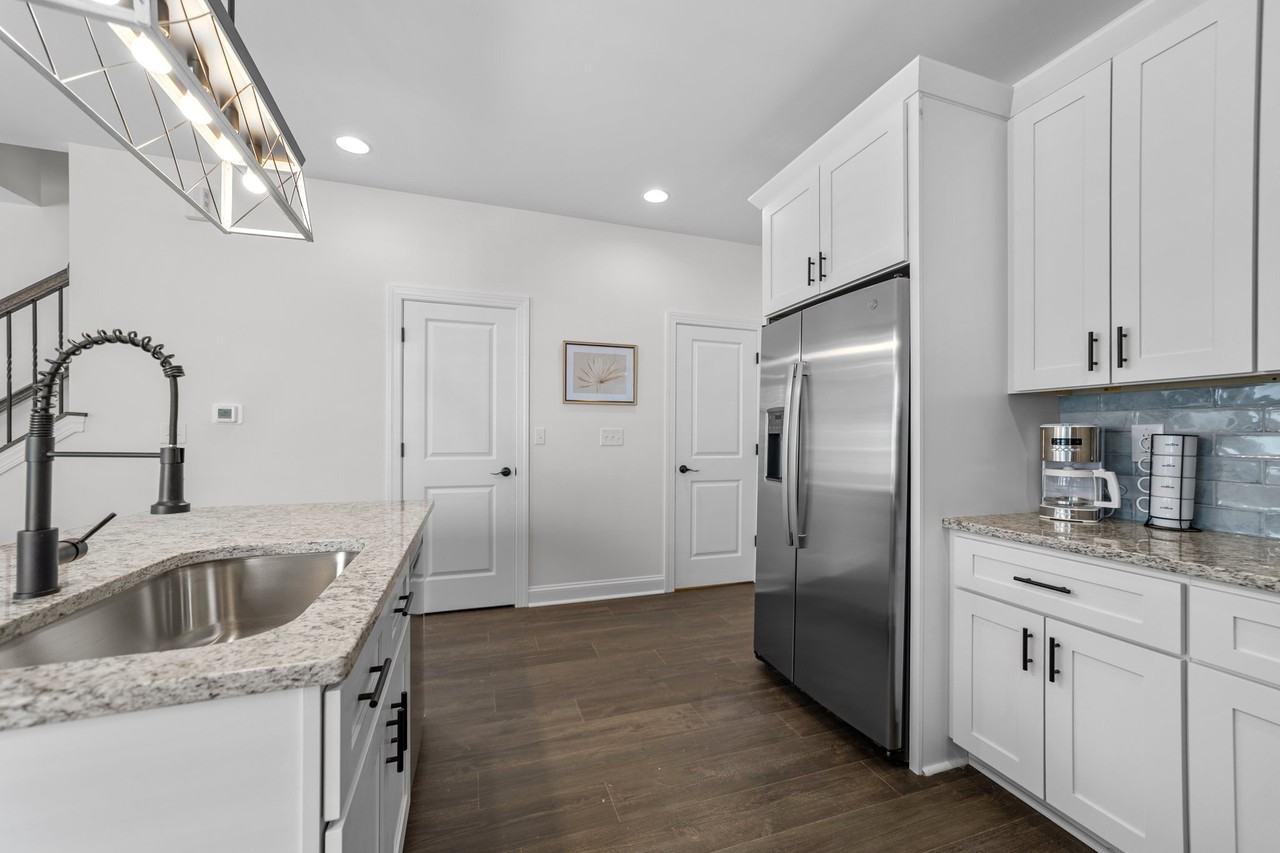 816 Crown Point Dr - Photo 6 of 50