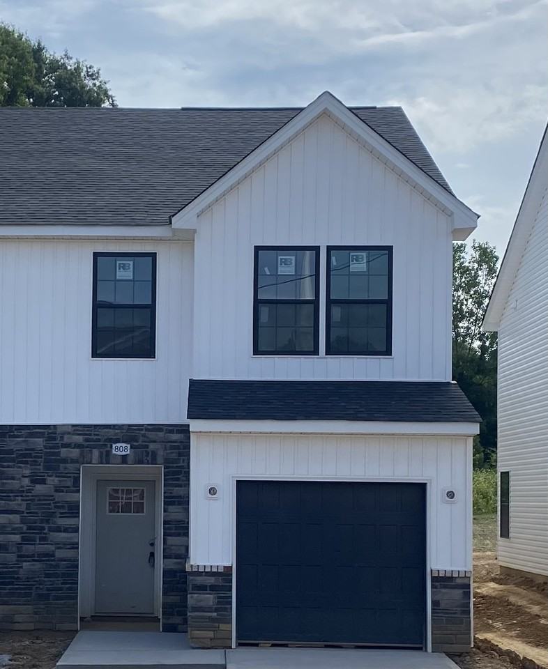 816 Crown Point Drive - Photo 5 of 50