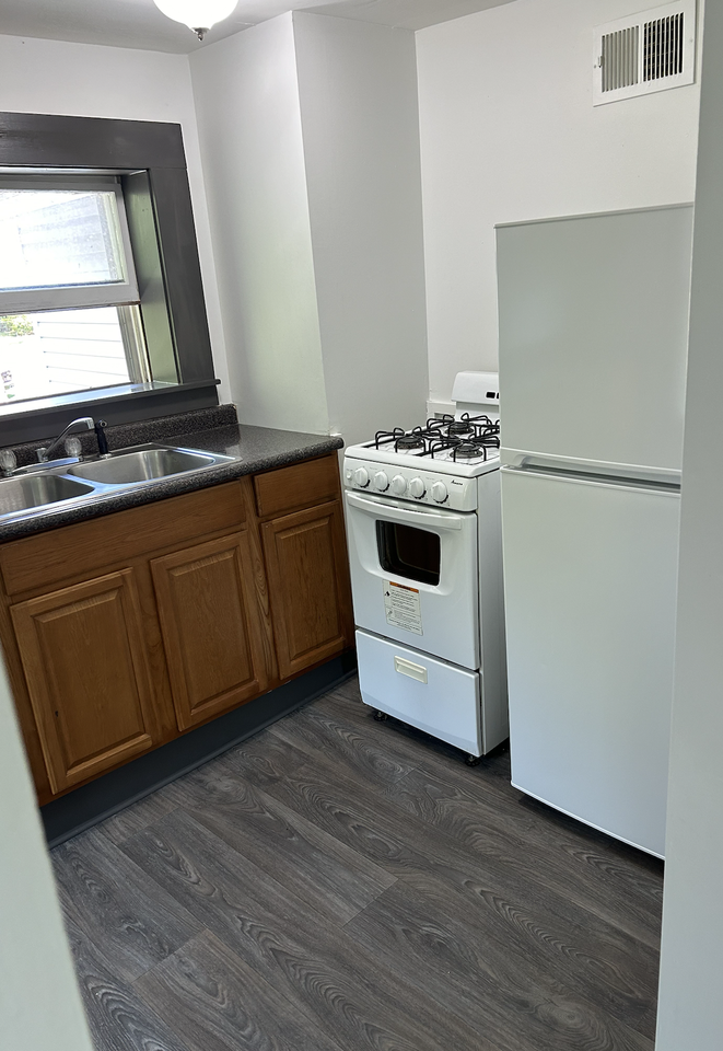 9 Hawthorne St - Photo 3 of 10