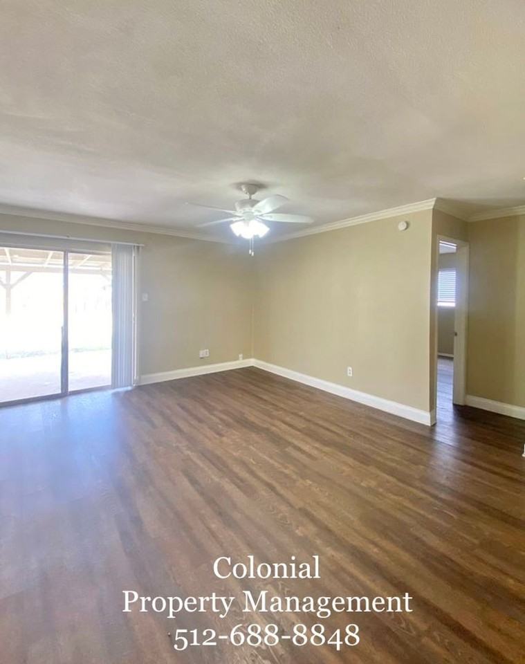 1406 Meadows Dr - Photo 2 of 13